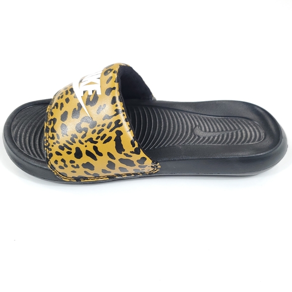 Nike Women's Leapord Print Victori One Slide Print - Picture 2 of 4